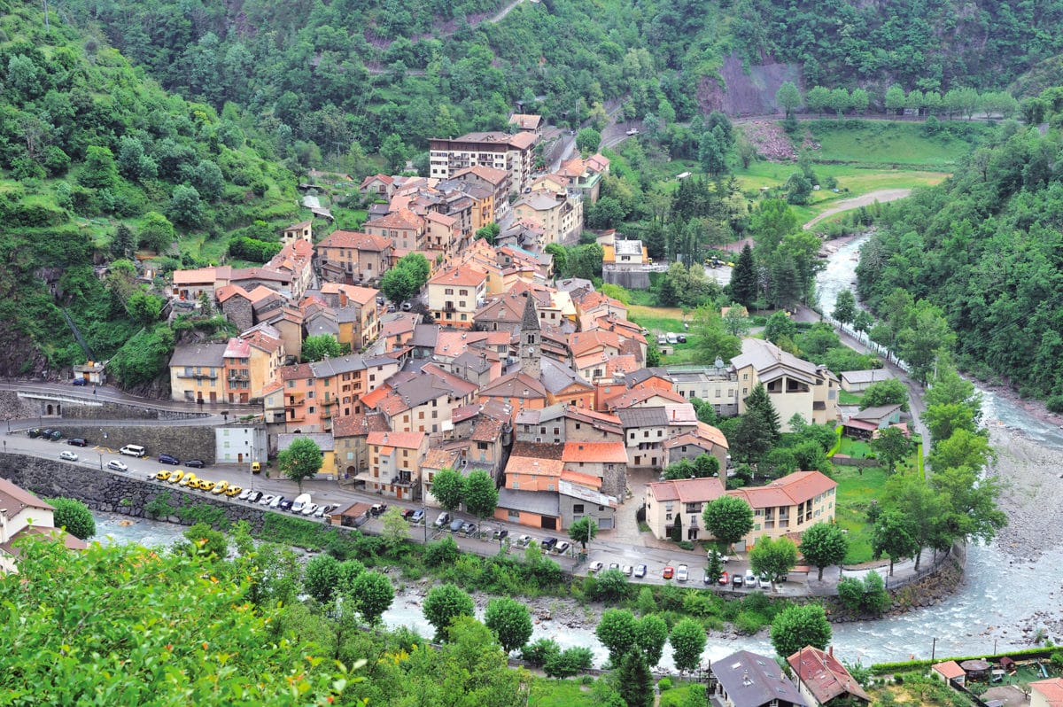 Vue aérienne Saint-Sauveur-sur-Tinée / @OTMNCA