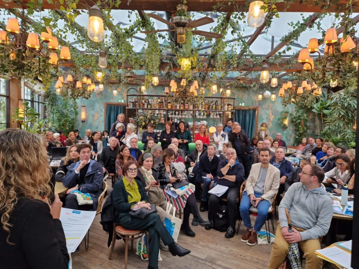 Auditoire devant une présentation du CRT Côte d'Azur France