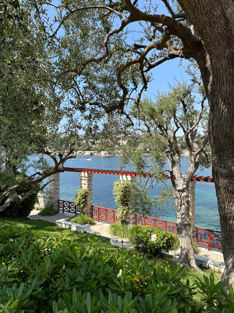 Les jardins de la Villa Kerylos donnant sur la Mer Méditerranée