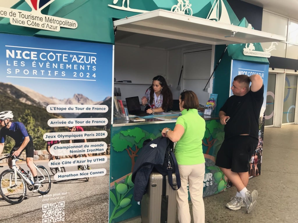 Point d'accueil saisonnier OTM NCA aéroport Nice Côte d'Azur